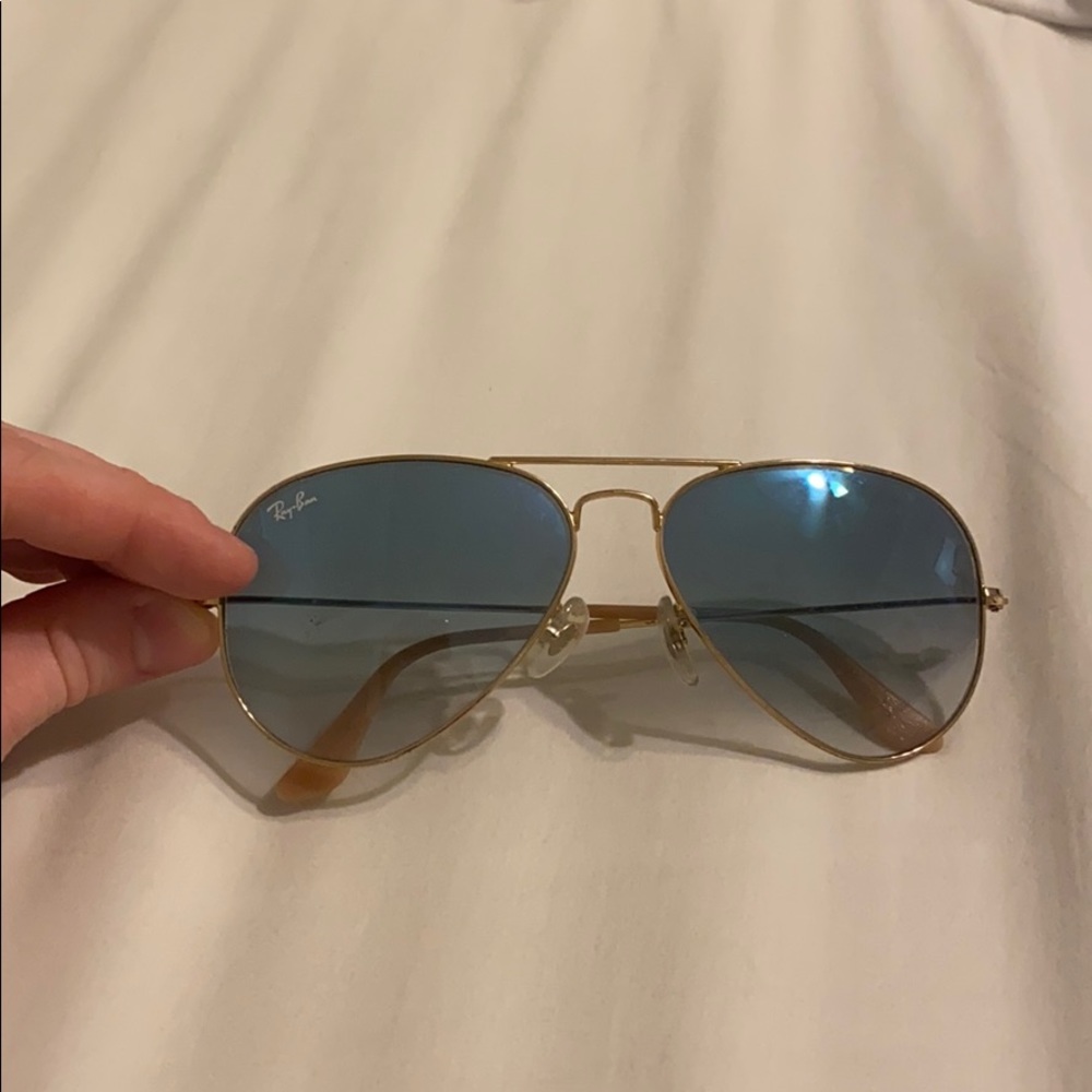 Blue ray ban aviators!